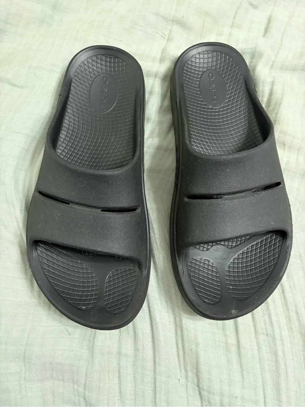 OOFOS OOaah slides black size EU 42 M9 W11